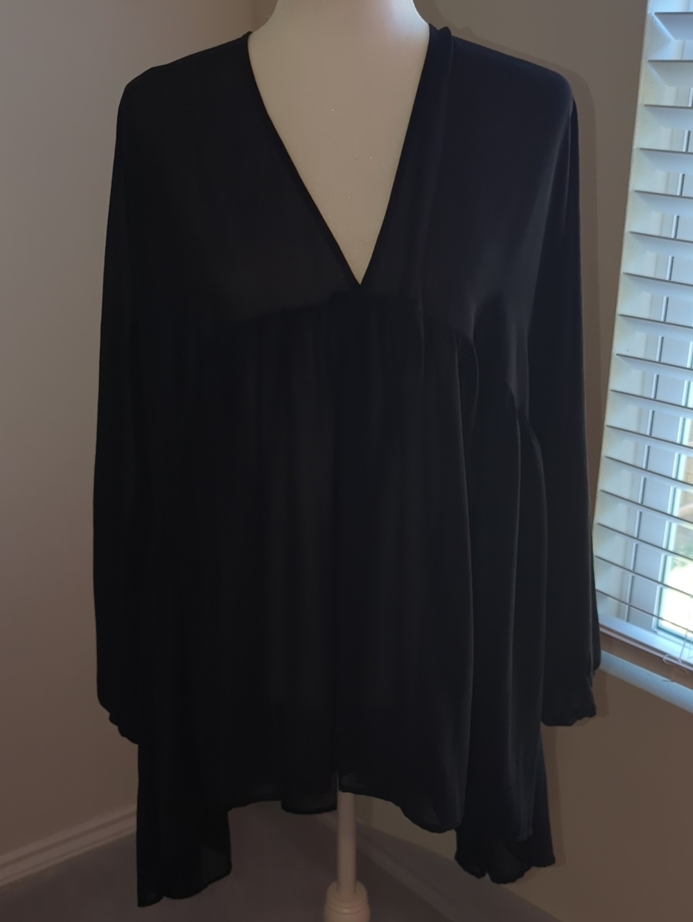Black V-Neck Long Sleeve Women's Top